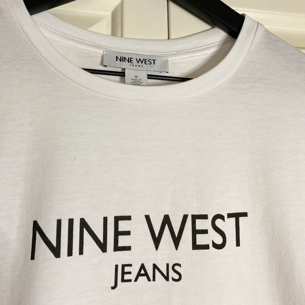 Basic White Tee🤍 - Picture 2 of 3